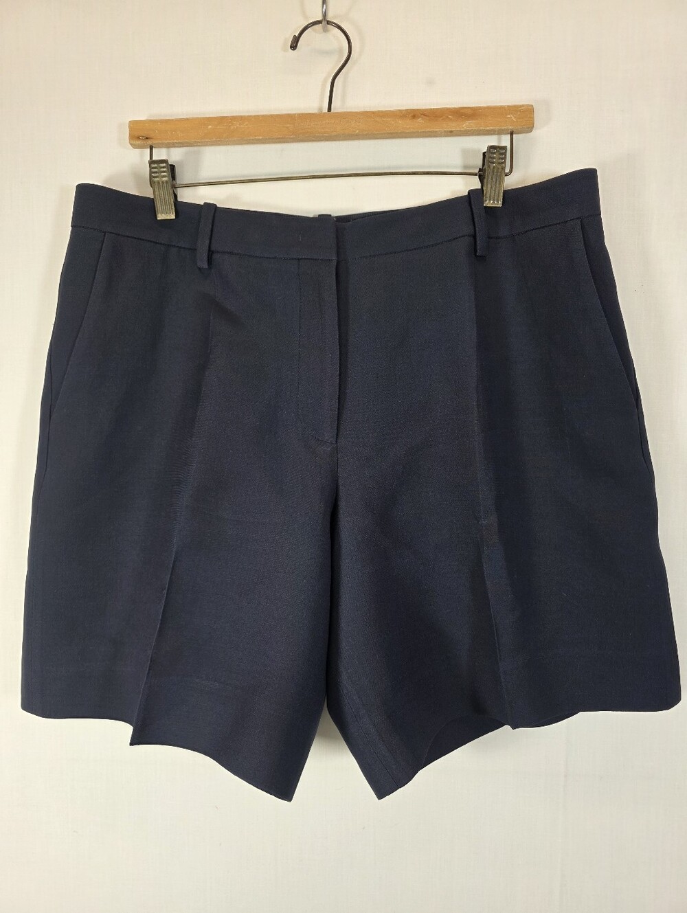 Valentino Navy Blue Tailored Pleated Shorts IT 48 US 12 High Rise Made in Italy